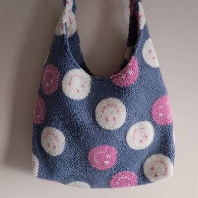 Teddy Shopper Smilie Muster | Kuschelige Hobo Bag | Handgenähte Schultertasche mit Magnetverschluss
