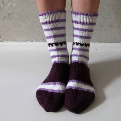 VERSANDFERTIG! Socken  HERZCHEN Gr. 38  zum Valentinstag – Handarbeit von zimtblüte