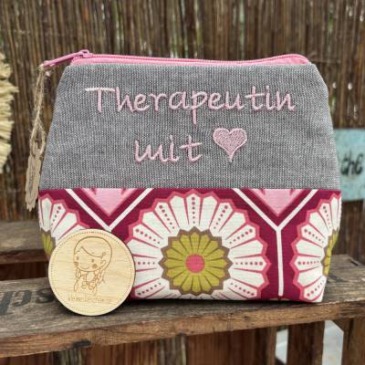 Therapeutin mit Herz // Schminktasche // Kosmetiktasche // Geschenk // Schminktäschchen // Kulturbeutel rosa