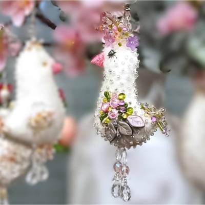 Vogel Ornament creme bunt beidseitig bestickt Unikat Osterdeko handmade shabby chic Wohneko