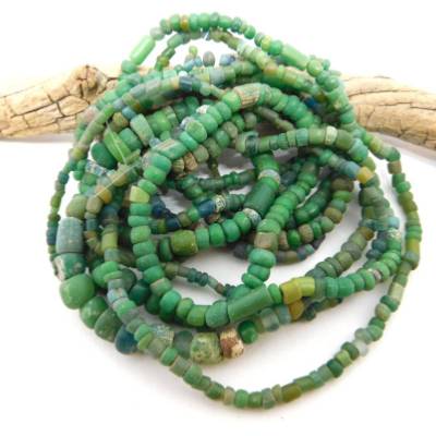 Antike grüne Djenné-Perlen aus Mali – seltene Nila Glasperlen 3-6,5 mm, Dig Beads