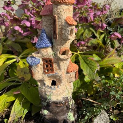 Handgetöpfertes Keramik Lichtburg – Unikat für Garten & Balkon
