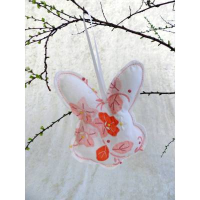 Genähter Osterhase für den Osterstrauß mit aufgenähtem Blumenmuster – Upcycling & Handarbeit