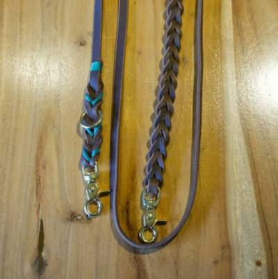 Braune Multifunktionsleine aus 12mm Fettleder mit grüner Takelung & Messing-Scherenkarabinern