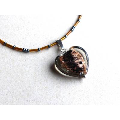 Edles Herz aus Glas mit faszinierenden Lichtreflexen in gold-Kupfer-schwarz und passender Kette, reizendes Geschenk