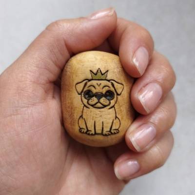 Mops Handschmeichler, Handarbeit Massivholz Abachi treuer Begleiter, Glücksbringer Holzstein Kiesel holz