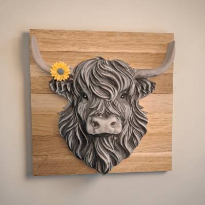 Dekoratives Hochlandrind Holzbild mit Raysin-Relief – Handgefertigte Wanddeko