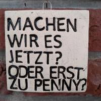 Handgefertigte Fliese "Penny" – Spruchfliese gegen Aufschieben, 9,5 x 9,5 cm, rauer Look