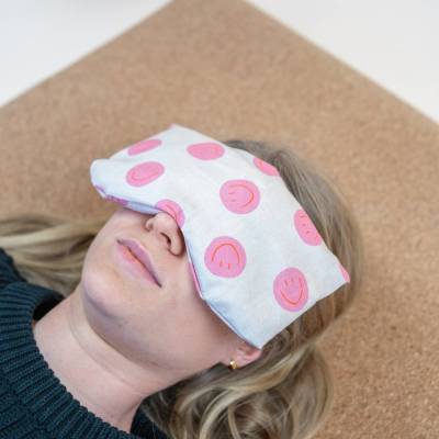 Yoga Eye Pillow mit Bio Dinkel und Lavendel – entspannen bei Meditation, Schlafhilfe, Bezug waschbar Smiley Pink