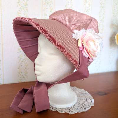 Handgemachte rosafarbene Regency Schute aus Baumwollsatin und Seide – Jane Austen Kopfbedeckung