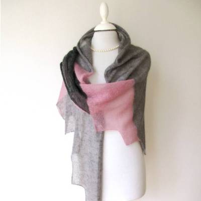 xl Schultertuch aus Kid-Mohair in Grau und Rose, großes Dreieckstuch mit Zackenrand, Stricktuch