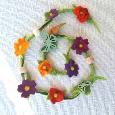 Handgefilzte Filzblumengirlande 90 cm orange gelb lila beere– Blumendeko & Geschenk