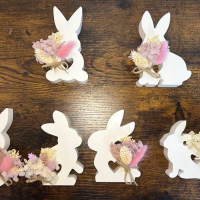 Deko Hase aus Gießkeramik mit Trockenblumen – Osterdeko in 6 Modellen