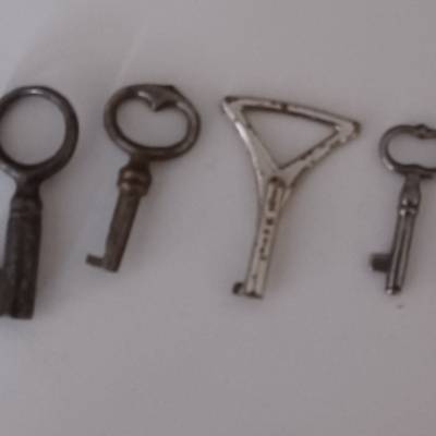 Vintage 8 alte kleine Schlüssel für Bastler in verschiedenen Größen – ideal zum Basteln und Dekorieren