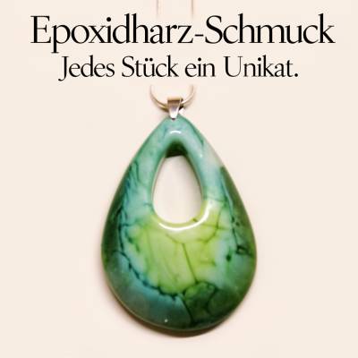Grün marmorierter Resin Anhänger – handmade Harz Schmuck Kette