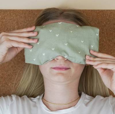 Meditationskissen für Augen – Bio Dinkel, Baumwollbezug waschbar, Yoga Zubehör, Matcha Herzchen mit Lavendel und Dinkel