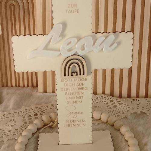 Kinderkreuz aus Holz mit Namen und Gravur für Kommunion, Taufe, Firmung