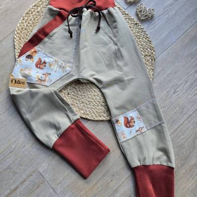 Kinder Unisex Pumphose Bio Sommersweat Gr.116/122 – Handgemacht, Braun, Mitwachshose mit Waldtiere-Motive