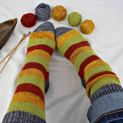 Strickanleitung Socken – bunte Restesocken – Wollreste verwerten – PDF