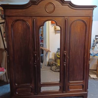 Original Englischer Kleiderschrank in Mahagoni aus London um 1880/ 1900
