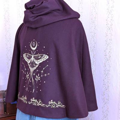 Mystisches Wollcape mit Stickerei & großer Kapuze – Mittelalter & LARP