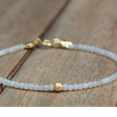 Zartes Mondstein Armband Weiß 2,5 mm | Facettierte Edelsteinperlen | 14k Gold Filled | Brautschmuck & Geschenk für Sie
