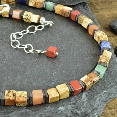 Bunte Edelstein-Würfel-Kette mit Jaspis, Aventurin, Sodalith, Hämatit - Halskette Damen, Geschenk Freundin, besonders