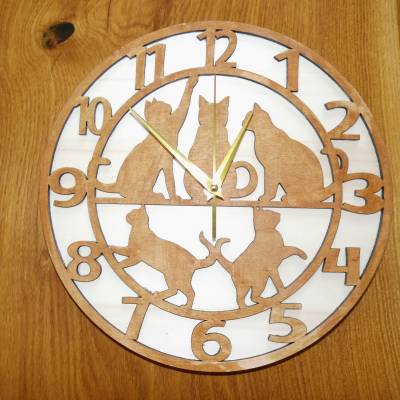 Handgemachte Katzen-Wanduhr aus Holz – Lautlos, individuell & stilvoll für Katzenfans