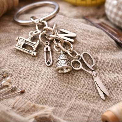 Personalisierbar  Schlüsselanhänger Nähen – Geschenk für Schneider, Handarbeitsfans & Nähbegeisterte