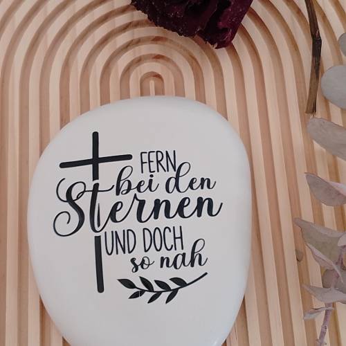 Trauerbox, Trostbox mit Schlichtem weißen handgefertigten Stein, mit Aufdruck glänzend