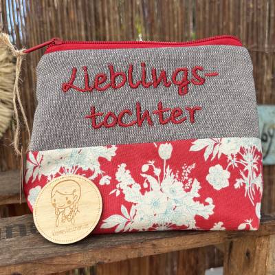 Personalisierte Schminktasche Lieblingstochter – Geschenk Kosmetiktasche rot, Kulturbeutel bestickt