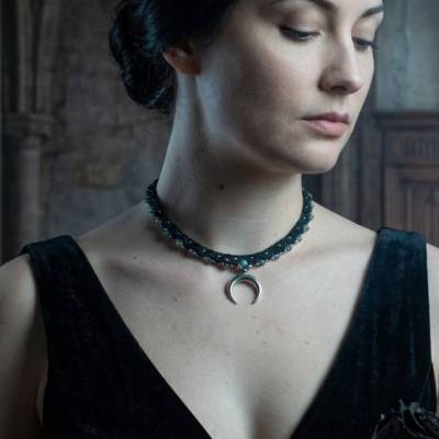 Makramee-Halskette mit Labradorit-Perlen & Edelstahl-Mond – Handgefertigter Choker & Collier, Gothic Statement