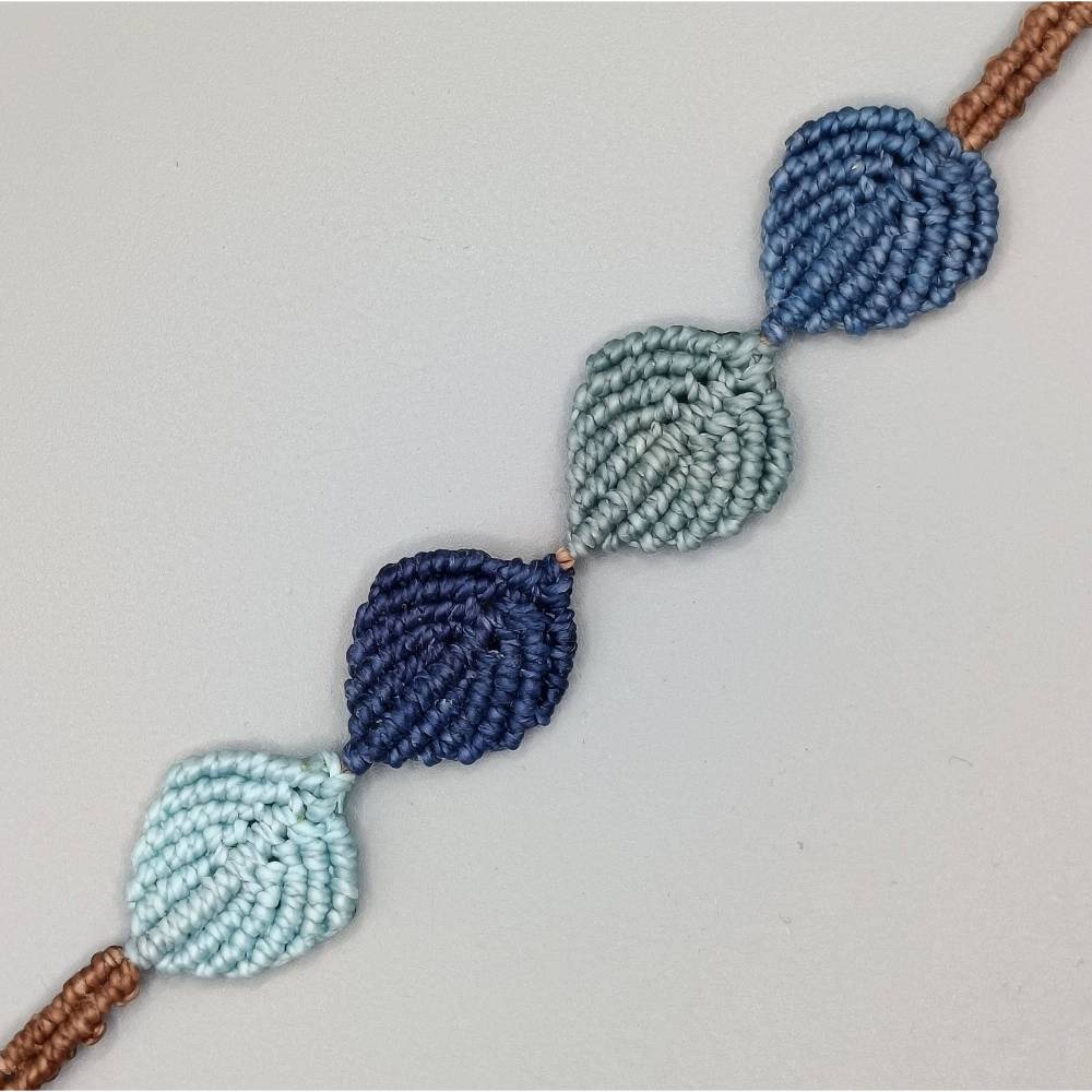 Makramee Schmuckset bestehend aus Kette und Armband im Blätterdesign in Blautönen Bild 3