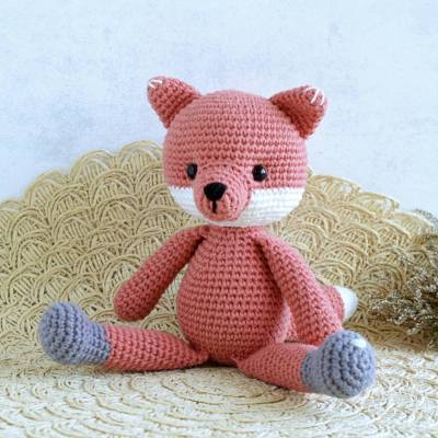 Gehäkelter Fuchs Fino in Terracotta| 21 cm | Wiesenkollektion - Kuscheltier| Geschenk zur Geburt & Taufe