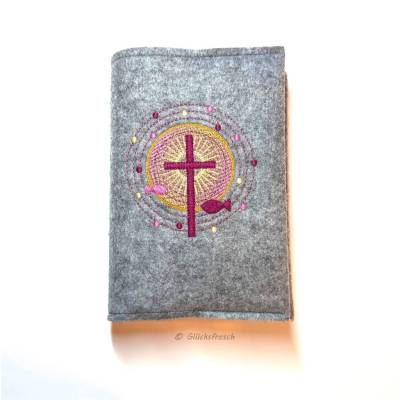 Gotteslob Filzhülle grau – bestickt mit Kreuz & Fischen, weinrot – Geschenk zur Kommunion, Firmung, Taufe