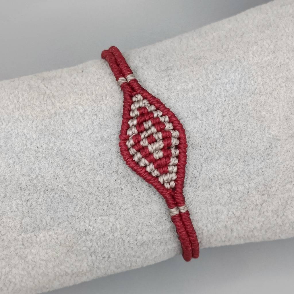 schlichtes Makramee Armband in rot und beige Bild 2