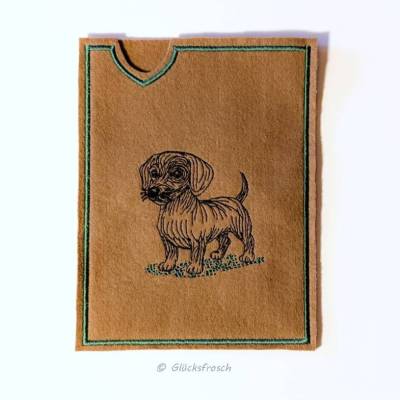 Filzhülle für Heimtierausweis & Impfausweis – bestickt mit Dackel – braun, bestickte Schutzhülle