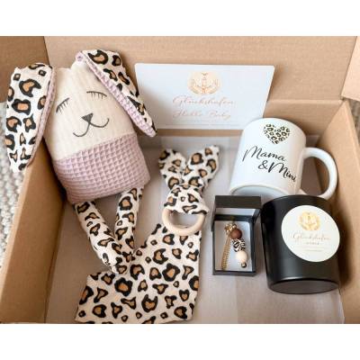 Geschenk zur Geburt Mama & Baby | Handmade Set mit Kuscheltier, Tasse & Kerze | Liebevolle Geschenkbox „Hallo Baby“