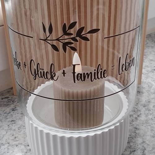 Windlicht Familie Relief Windlicht mit Glaszylinder  Geschenk Familie Deko mit HerzHandgemacht aus Gießmasse & Glas