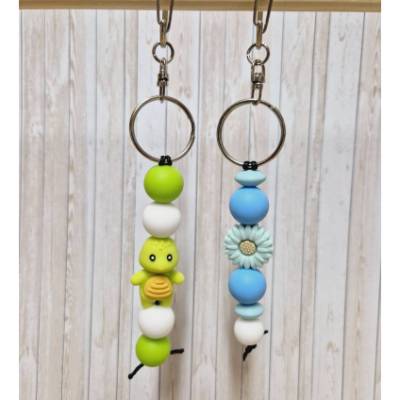 Handgemachter sommerlicher Schlüsselanhänger aus Silikonperlen - Schildkröte / Blume - Geschenkidee