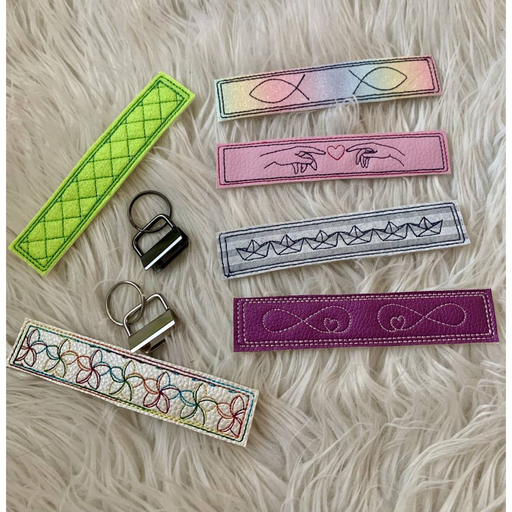 Stickdatei Set 952 – Schlüsselanhänger für Taufe, Hochzeit & Kommunion – 6 Motive, 23x129mm Bild 2