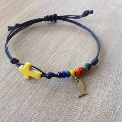 Buntes Armband mit Kreuz & Fisch – Rocailles, Edelstahlperlen & Howlith – Geschenk zur Kommunion