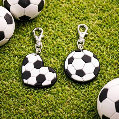 Fußball Zipper Anhänger – Reißverschluss-Anhänger Ball oder Fußballherz mit Mini-Karabiner