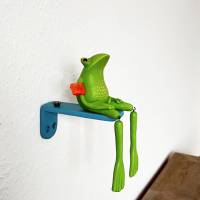 Der Schwimmschüler, Frosch mit Schwimmflügeln, Frosch auf Sprungbrett, Frosch Skulptur, 3D Frosch, Wandobjekt