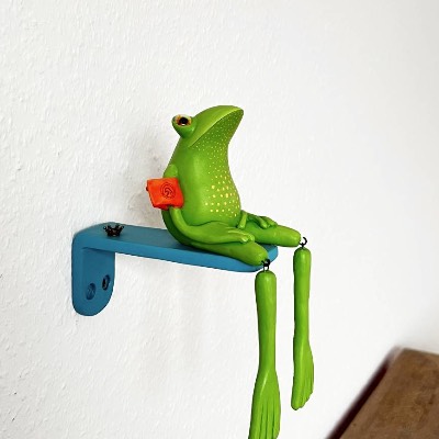 Der Schwimmschüler, Frosch mit Schwimmflügeln, Frosch auf Sprungbrett, Frosch Skulptur, 3D Frosch, Wandobjekt