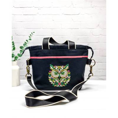 Field Bag Größe M – Projekttasche Stricken, bestickte Stricktasche mit Henkeln & Innentaschen für 400-500g Wolle