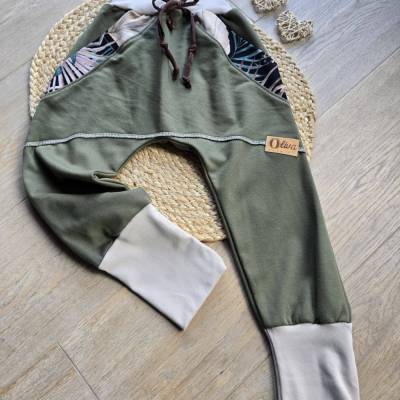 Kinder Pumphose Bio Sommersweat Gr.116/122 – Handgemacht, Khaki, Mitwachshose mit Blatt-Motive