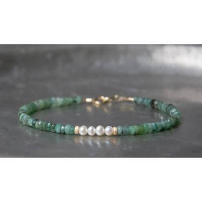 Smaragdarmband mit Süßwasserperlen und 14K Goldfilled – handgefertigtes Edelsteinarmband, Armband Damen, Geschenk Geburt