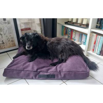 Hundekissen groß (Farbbeispiel lila) aus Polstercanvas in 36 Farben