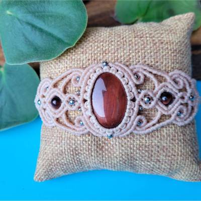 Makramee Armband mit rotem Tigerauge – Handgefertigt, größenverstellbar & wasserabweisend